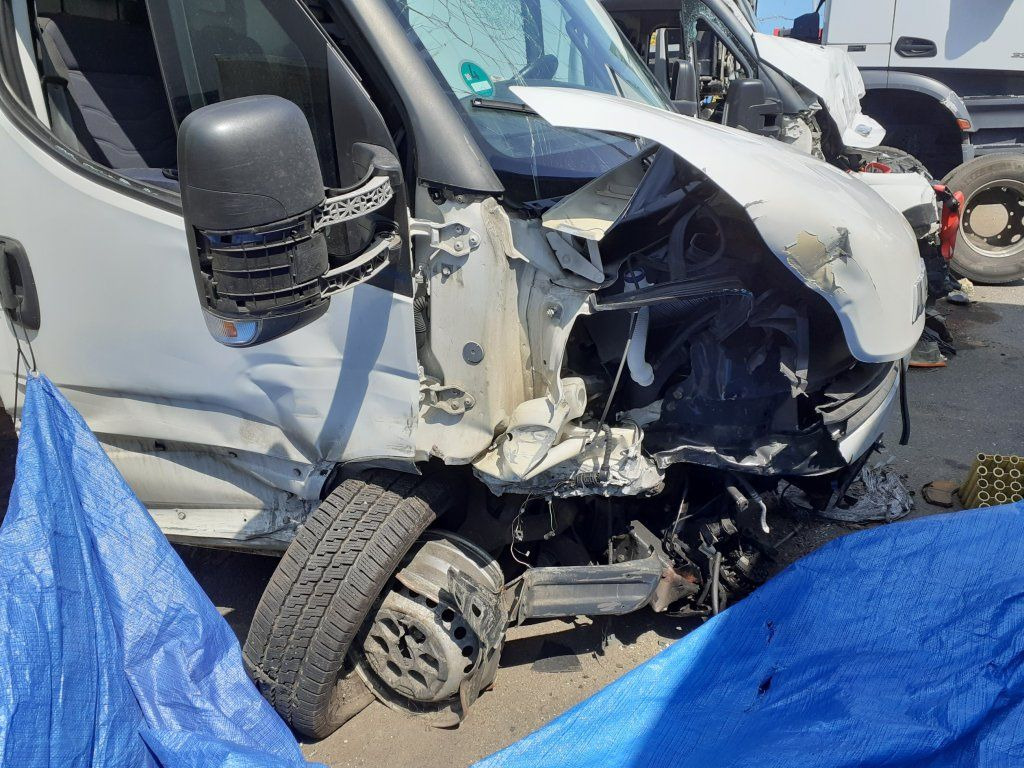 Iveco Daily 35S16 mit LBW DAMAGED - Furgoneta caja cerrada: foto 3 Iveco Daily 35S16 mit LBW DAMAGED - Furgoneta caja cerrada: foto 3