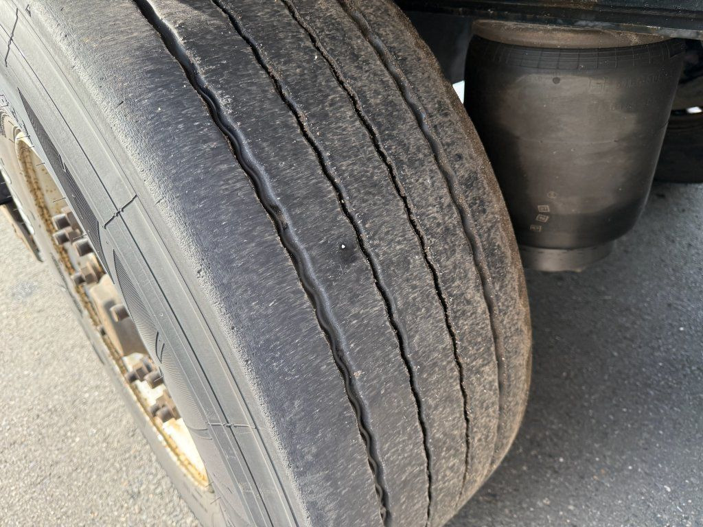 Krone Carrier Vector 1550 DoppelStock - Semirremolque caja cerrada: foto 4 Krone Carrier Vector 1550 DoppelStock - Semirremolque caja cerrada: foto 4