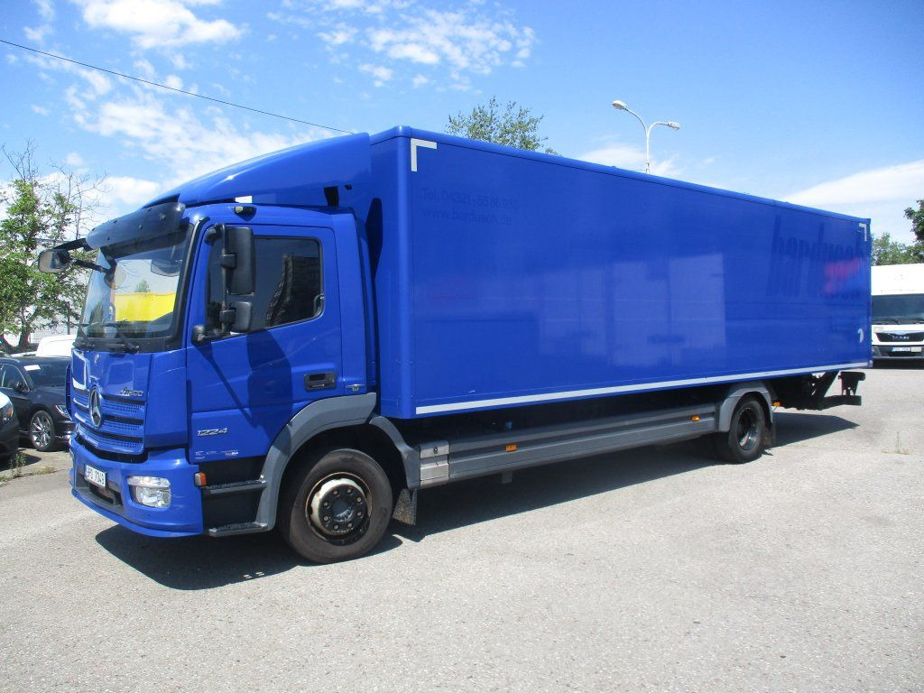 Mercedes-Benz Atego 1224 mit LBW - Camión frigorífico: foto 1 Mercedes-Benz Atego 1224 mit LBW - Camión frigorífico: foto 1