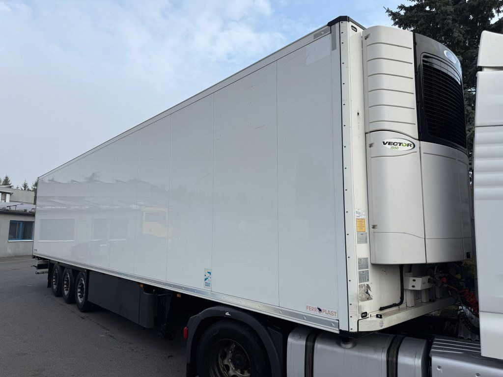 Schmitz Cargobull SKO24 Carrier Vector 1550 - Semirremolque caja cerrada: foto 1 Schmitz Cargobull SKO24 Carrier Vector 1550 - Semirremolque caja cerrada: foto 1