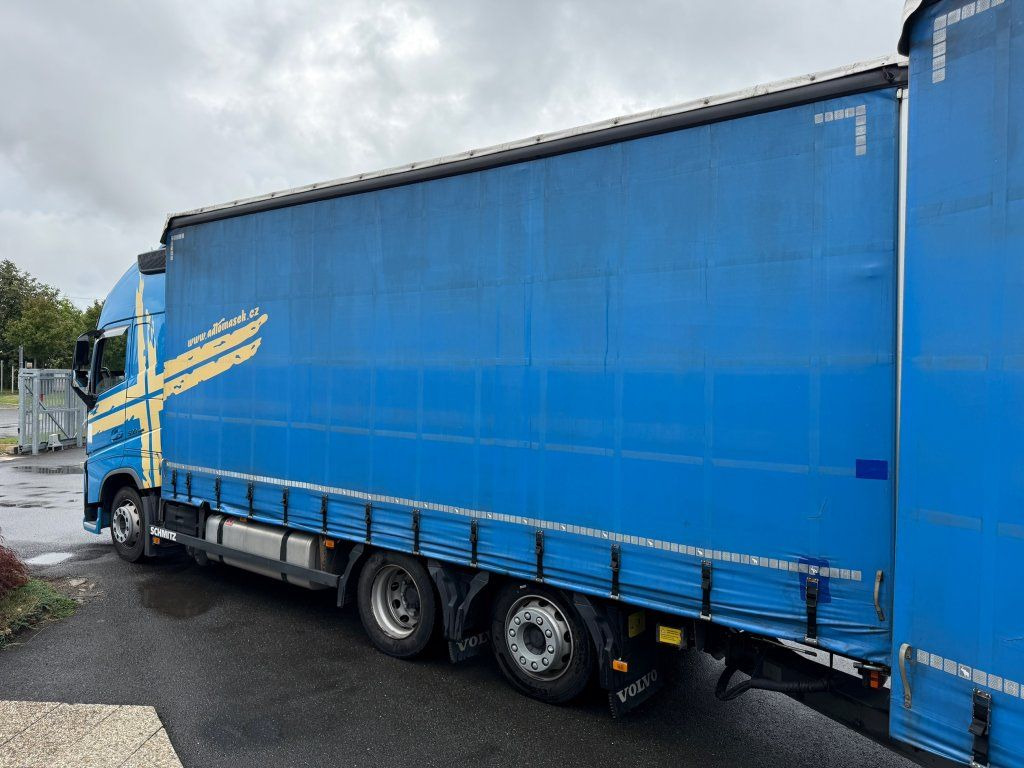 Volvo FH500 6x2 Euro 6 + Schmitz - Camión lona: foto 4 Volvo FH500 6x2 Euro 6 + Schmitz - Camión lona: foto 4