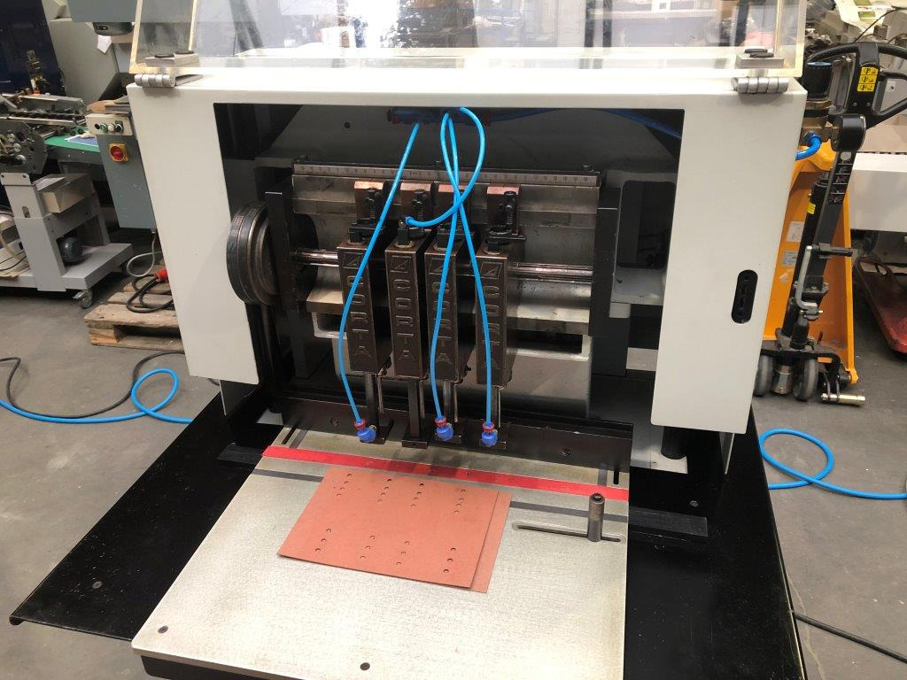 Dürselen Corta PB-04 Four Spindle Paper Drilling Machine - Máquina de impresión: foto 4 Dürselen Corta PB-04 Four Spindle Paper Drilling Machine - Máquina de impresión: foto 4