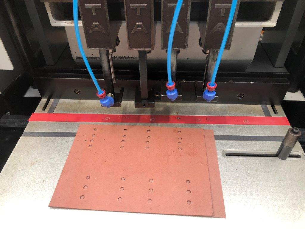 Dürselen Corta PB-04 Four Spindle Paper Drilling Machine - Máquina de impresión: foto 3 Dürselen Corta PB-04 Four Spindle Paper Drilling Machine - Máquina de impresión: foto 3