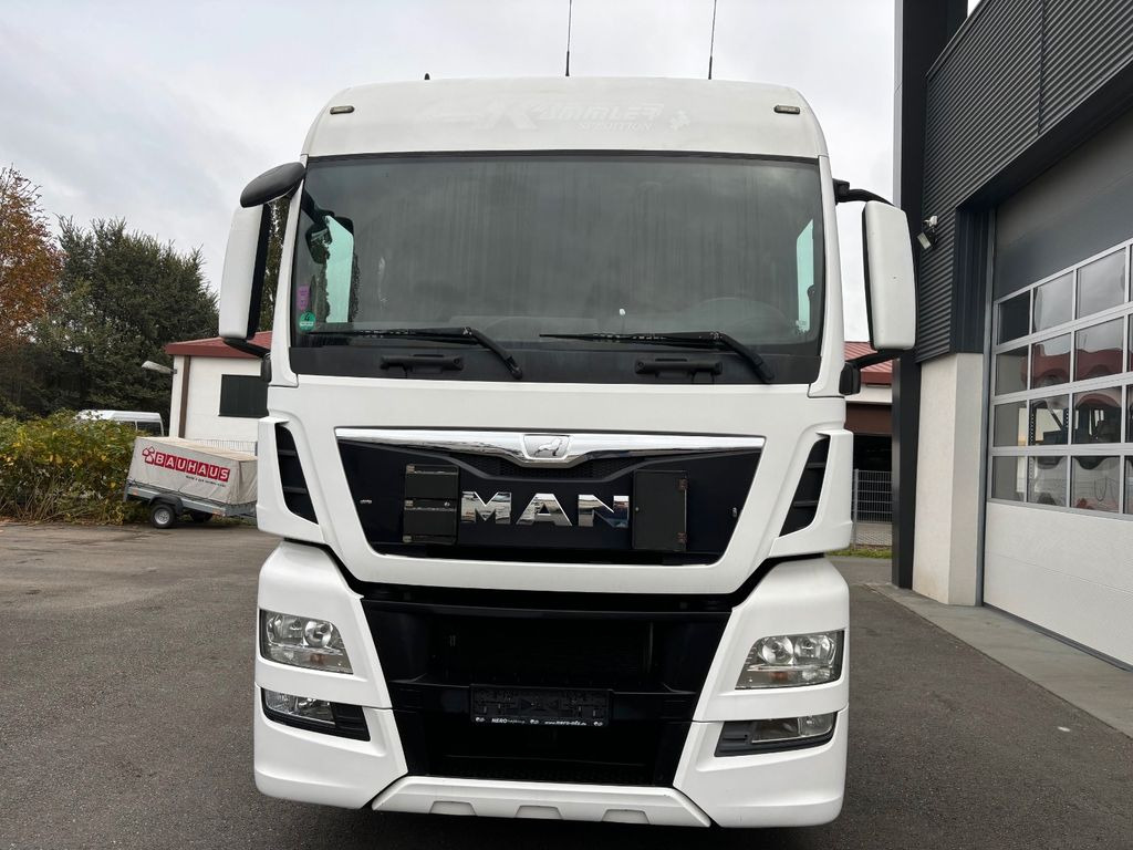 MAN TGX 18.440 480 Retarder/NAVI/2 Tanks/Standheiz MAN TGX 18.440 480 Retarder/NAVI/2 Tanks/Standheiz - Cabeza tractora: foto 3 MAN TGX 18.440 480 Retarder/NAVI/2 Tanks/Standheiz MAN TGX 18.440 480 Retarder/NAVI/2 Tanks/Standheiz - Cabeza tractora: foto 3