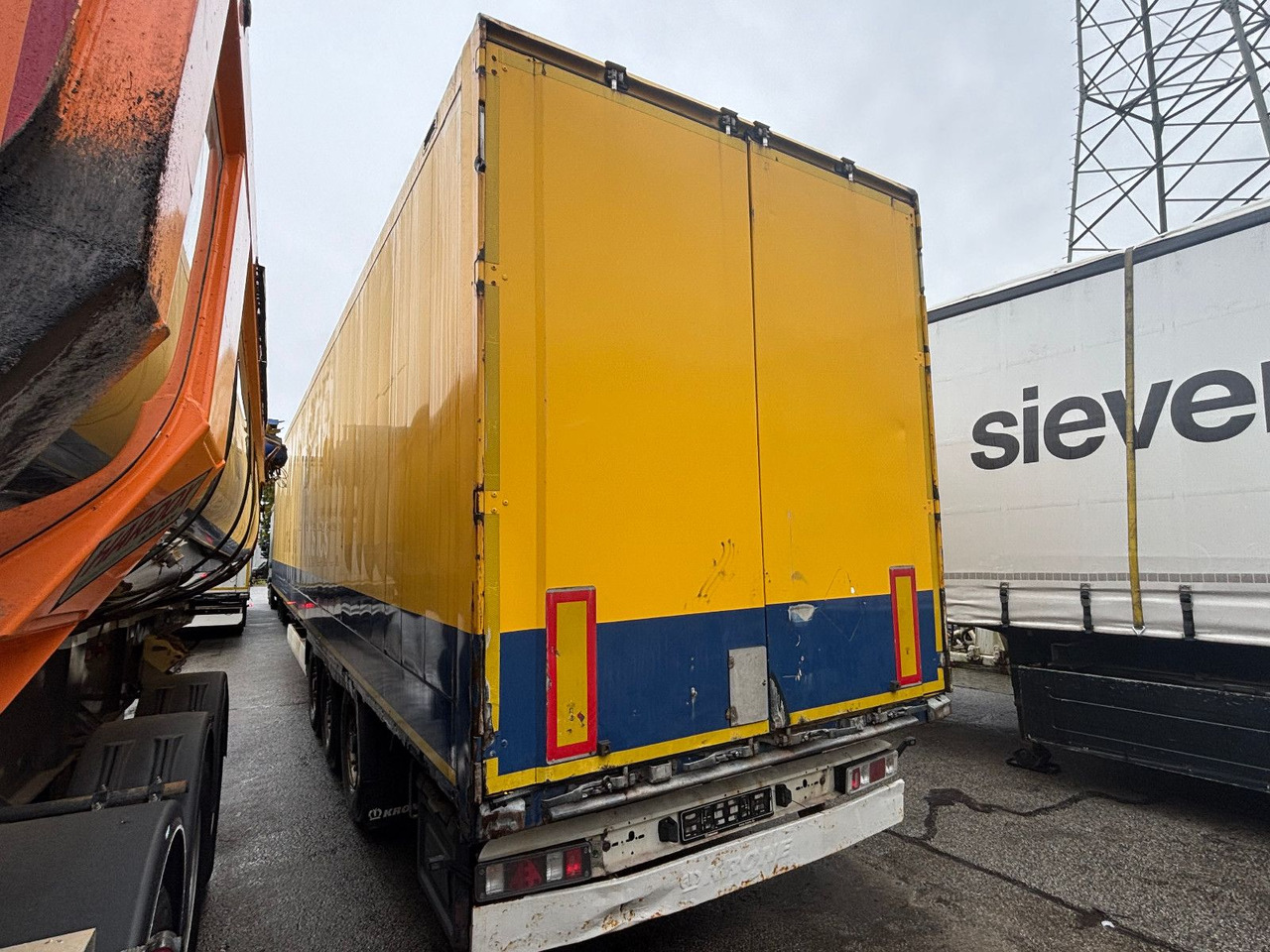 Krone SD Textilkoffer/Luft/Scheibe - Semirremolque caja cerrada: foto 5 Krone SD Textilkoffer/Luft/Scheibe - Semirremolque caja cerrada: foto 5