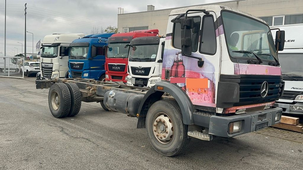 Mercedes-Benz 1820 AP Achse/Blatt/5x vorhanden - Camión chasis: foto 3 Mercedes-Benz 1820 AP Achse/Blatt/5x vorhanden - Camión chasis: foto 3