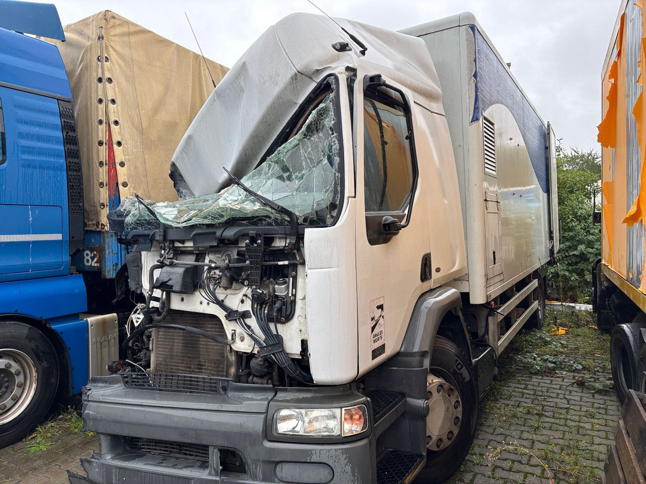 Renault 320*18 - Camión frigorífico: foto 1 Renault 320*18 - Camión frigorífico: foto 1