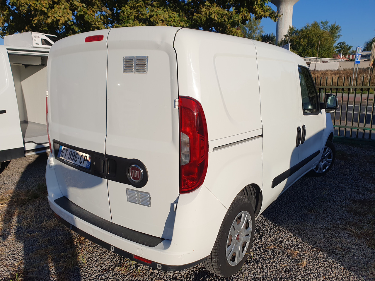 FIAT DOBLO CHLODNIA THERMOKING KLIMA EURO6 - Furgoneta frigorifica: foto 4 FIAT DOBLO CHLODNIA THERMOKING KLIMA EURO6 - Furgoneta frigorifica: foto 4