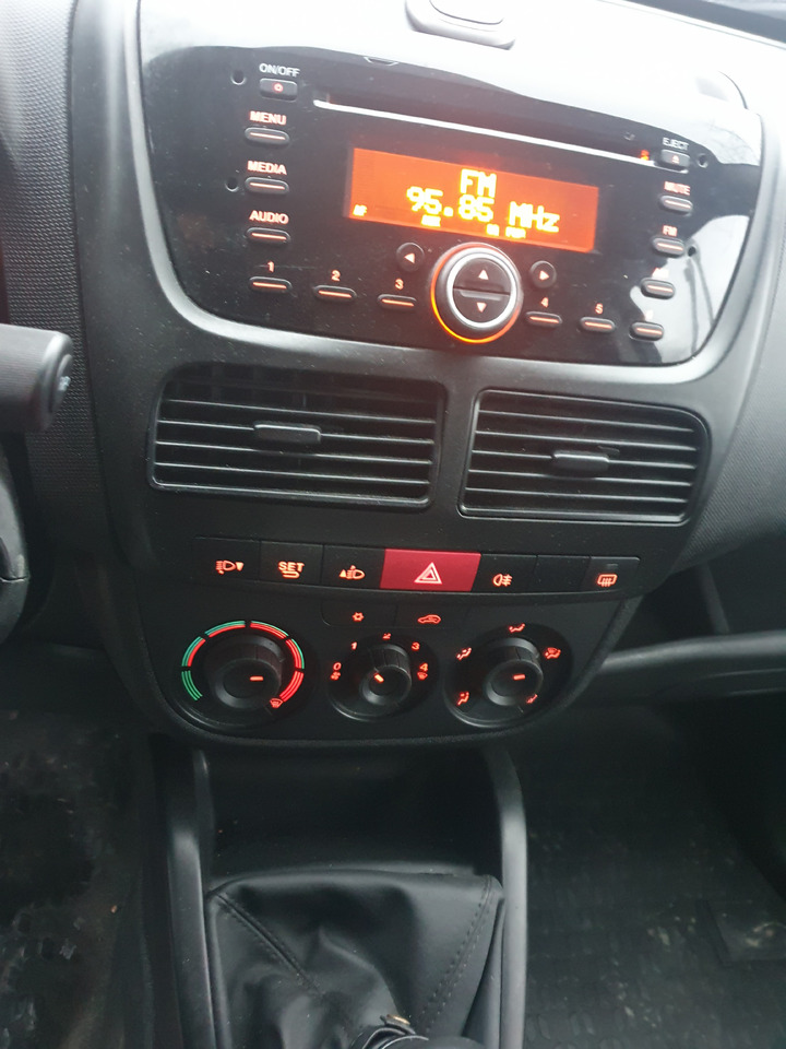 Opel COMBO MAXI L2H2 1,6 tdi CHLODNIA CARRIER KLIMA EURO6 - Furgoneta frigorifica: foto 4 Opel COMBO MAXI L2H2 1,6 tdi CHLODNIA CARRIER KLIMA EURO6 - Furgoneta frigorifica: foto 4