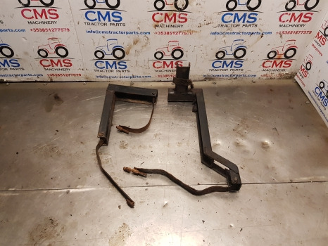 Case 5140, 5120, 5130, Fuel Tank Bracket Kit 1534442c1, 1534445c1 - Depósito de combustible: foto 1 Case 5140, 5120, 5130, Fuel Tank Bracket Kit 1534442c1, 1534445c1 - Depósito de combustible: foto 1