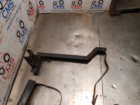 Case 5140, 5120, 5130, Fuel Tank Bracket Kit 1534442c1, 1534445c1 - Depósito de combustible: foto 4 Case 5140, 5120, 5130, Fuel Tank Bracket Kit 1534442c1, 1534445c1 - Depósito de combustible: foto 4