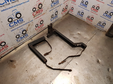Case 5140, 5120, 5130, Fuel Tank Bracket Kit 1534442c1, 1534445c1 - Depósito de combustible: foto 2 Case 5140, 5120, 5130, Fuel Tank Bracket Kit 1534442c1, 1534445c1 - Depósito de combustible: foto 2
