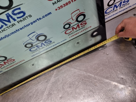 Case Ford New Holland 40, 60, Tm, Mxm Se Cab Side Glass Rh 82029320, 82009812 - Ventana y piezas: foto 5 Case Ford New Holland 40, 60, Tm, Mxm Se Cab Side Glass Rh 82029320, 82009812 - Ventana y piezas: foto 5