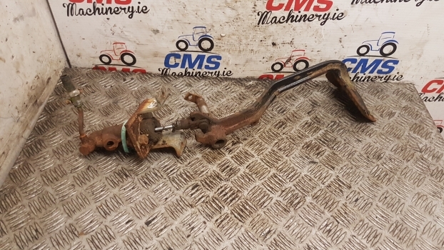 Case International 856 Xl Clutch Pedal Slave Cylinder 3234618r1, 1500215c92 - Cilindro de embrague para Tractor: foto 1 Case International 856 Xl Clutch Pedal Slave Cylinder 3234618r1, 1500215c92 - Cilindro de embrague para Tractor: foto 1