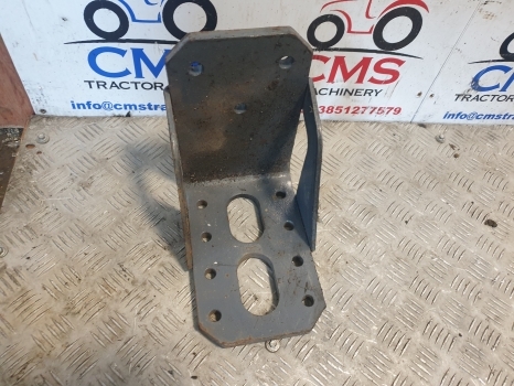 Guardabarros para Tractor Case Steyr New Holland T6,ts, Tsa, Mxu Series Genuine Mudguard Bracket 82027348: foto 1