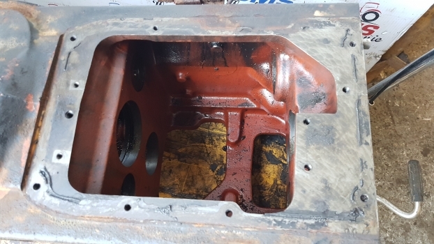 Deutz Dx 3.90 Transmission Gearbox Housing 043251440 - Caja de cambios y piezas para Tractor: foto 3 Deutz Dx 3.90 Transmission Gearbox Housing 043251440 - Caja de cambios y piezas para Tractor: foto 3