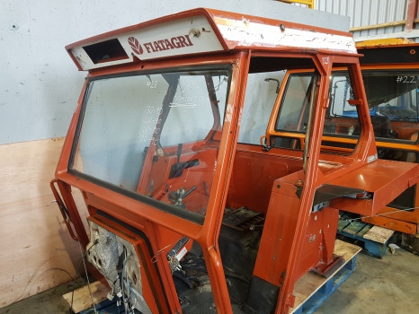 Fiat 115-90, 130-90, 140-90, 160-90, 180-90 Cs22 Comfort Cab N28 - Cabina: foto 2 Fiat 115-90, 130-90, 140-90, 160-90, 180-90 Cs22 Comfort Cab N28 - Cabina: foto 2