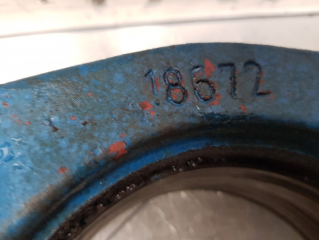 Ford 10, 40 Series 8240, 7840 Front Axle Support Car123466, 1-33-741-645, 18672 - Suspensión: foto 2 Ford 10, 40 Series 8240, 7840 Front Axle Support Car123466, 1-33-741-645, 18672 - Suspensión: foto 2