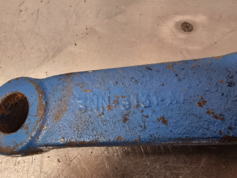 Ford 10 Series 6610, 5610, 7710, 7610 Steering Arm Lhs E3nn3131aa, 83947642 - Dirección: foto 2 Ford 10 Series 6610, 5610, 7710, 7610 Steering Arm Lhs E3nn3131aa, 83947642 - Dirección: foto 2