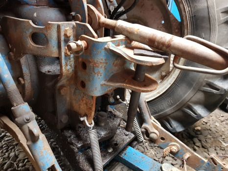 Ford 10 Series, 7710, 7910, 6710, Top Link Bracket E0nnl942aa, 83926161 - Suspensión: foto 5 Ford 10 Series, 7710, 7910, 6710, Top Link Bracket E0nnl942aa, 83926161 - Suspensión: foto 5