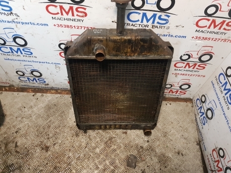 Ford 550, 655, 655a, 555a Radiator E0nn8005ea15l, 83925456 - Radiador para Retroexcavadora: foto 1 Ford 550, 655, 655a, 555a Radiator E0nn8005ea15l, 83925456 - Radiador para Retroexcavadora: foto 1