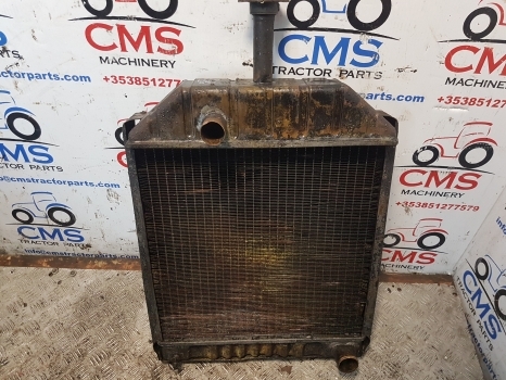 Ford 550, 655, 655a, 555a Radiator E0nn8005ea15l, 83925456 - Radiador para Retroexcavadora: foto 2 Ford 550, 655, 655a, 555a Radiator E0nn8005ea15l, 83925456 - Radiador para Retroexcavadora: foto 2
