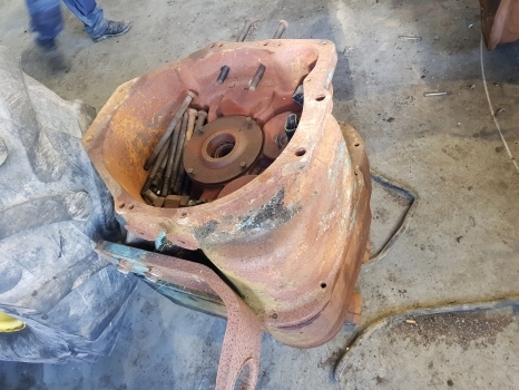 Ford 8530, 8630, 8730, 8830 Transmission Housing Powershift 81867871, F0nn7003ba - Caja de cambios para Tractor: foto 4 Ford 8530, 8630, 8730, 8830 Transmission Housing Powershift 81867871, F0nn7003ba - Caja de cambios para Tractor: foto 4