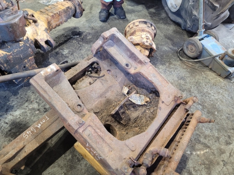 Ford C, D Series 655c, 655d Front Axle Support Frame Bolster E7nn3a042ce - Suspensión: foto 2 Ford C, D Series 655c, 655d Front Axle Support Frame Bolster E7nn3a042ce - Suspensión: foto 2