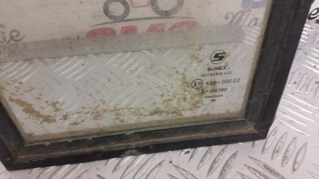 Ford New Holland Cab Low Panel Glass With Frame Lh 83931986 E2nn94000r69aa - Ventana y piezas: foto 2 Ford New Holland Cab Low Panel Glass With Frame Lh 83931986 E2nn94000r69aa - Ventana y piezas: foto 2