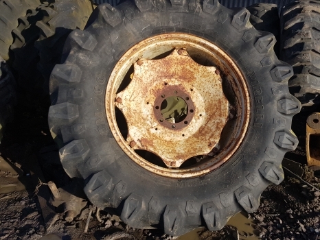 Ford Rear Wheel Complete R38 Pirelli Tm700 580/70r38 - Rueda completa para Tractor: foto 1 Ford Rear Wheel Complete R38 Pirelli Tm700 580/70r38 - Rueda completa para Tractor: foto 1