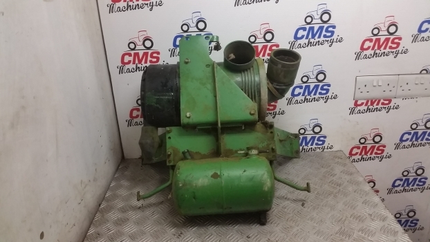 John Deere 3350, 2250 Air Cleaner And Hydraulic Reservoir Al55540, Al66857 - Filtro de aire para Tractor: foto 1 John Deere 3350, 2250 Air Cleaner And Hydraulic Reservoir Al55540, Al66857 - Filtro de aire para Tractor: foto 1