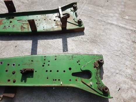John Deere 6610, 6510, 6605 Premuim Main Frame, Mounting Pair L113352, L113353 - Ventana y piezas para Tractor: foto 4 John Deere 6610, 6510, 6605 Premuim Main Frame, Mounting Pair L113352, L113353 - Ventana y piezas para Tractor: foto 4