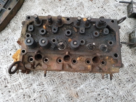 Massey Ferguson 133, 135, 140, 145, 148, 150, Ad3.152 Cylinder Head 86550 - Cabezal de bloque para Tractor: foto 1 Massey Ferguson 133, 135, 140, 145, 148, 150, Ad3.152 Cylinder Head 86550 - Cabezal de bloque para Tractor: foto 1