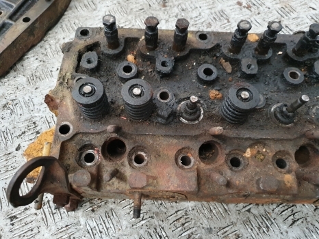 Massey Ferguson 133, 135, 140, 145, 148, 150, Ad3.152 Cylinder Head 86550 - Cabezal de bloque para Tractor: foto 2 Massey Ferguson 133, 135, 140, 145, 148, 150, Ad3.152 Cylinder Head 86550 - Cabezal de bloque para Tractor: foto 2