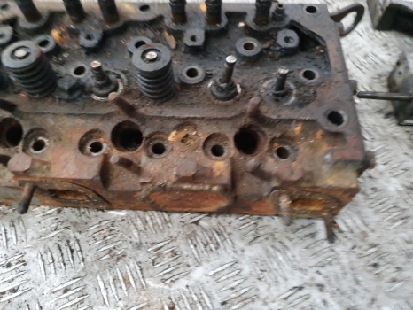 Massey Ferguson 133, 135, 140, 145, 148, 150, Ad3.152 Cylinder Head 86550 - Cabezal de bloque para Tractor: foto 3 Massey Ferguson 133, 135, 140, 145, 148, 150, Ad3.152 Cylinder Head 86550 - Cabezal de bloque para Tractor: foto 3