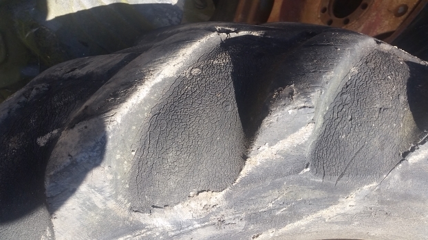 Massey Ferguson 135 Rear Wheel And Tyre 12.4/11-28. 1please Check By The Photos - Rueda completa para Tractor: foto 2 Massey Ferguson 135 Rear Wheel And Tyre 12.4/11-28. 1please Check By The Photos - Rueda completa para Tractor: foto 2