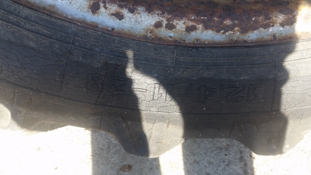 Massey Ferguson 135 Rear Wheel And Tyre 12.4/11-28. 1please Check By The Photos - Rueda completa para Tractor: foto 3 Massey Ferguson 135 Rear Wheel And Tyre 12.4/11-28. 1please Check By The Photos - Rueda completa para Tractor: foto 3