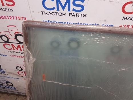 Massey Ferguson 200, 300, 600, Landini Cab Windshield 3301875m1, 3301875m3 - Ventana y piezas para Tractor: foto 3 Massey Ferguson 200, 300, 600, Landini Cab Windshield 3301875m1, 3301875m3 - Ventana y piezas para Tractor: foto 3