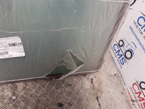 Massey Ferguson 200, 300, 600, Landini Cab Windshield 3301875m1, 3301875m3 - Ventana y piezas para Tractor: foto 5 Massey Ferguson 200, 300, 600, Landini Cab Windshield 3301875m1, 3301875m3 - Ventana y piezas para Tractor: foto 5