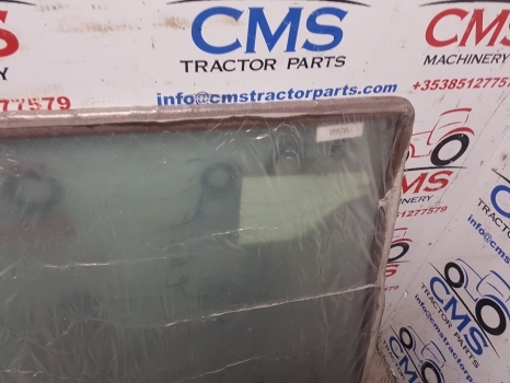 Massey Ferguson 200, 300, 600, Landini Cab Windshield 3301875m1, 3301875m3 - Ventana y piezas para Tractor: foto 2 Massey Ferguson 200, 300, 600, Landini Cab Windshield 3301875m1, 3301875m3 - Ventana y piezas para Tractor: foto 2