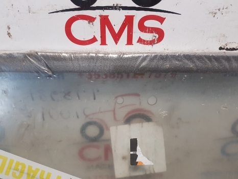 Massey Ferguson 300, 350, 375, 390, 398, 399 Cab Glass Rear Window 3477716m1 - Ventana y piezas para Tractor: foto 5 Massey Ferguson 300, 350, 375, 390, 398, 399 Cab Glass Rear Window 3477716m1 - Ventana y piezas para Tractor: foto 5
