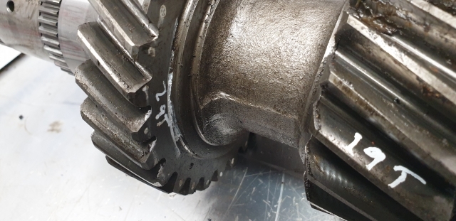 Massey Ferguson 50 Hx Gearbox Shaft Gear Z 35/29/19 1695793m1, 1691249m1 - Caja de cambios y piezas para Retroexcavadora: foto 3 Massey Ferguson 50 Hx Gearbox Shaft Gear Z 35/29/19 1695793m1, 1691249m1 - Caja de cambios y piezas para Retroexcavadora: foto 3