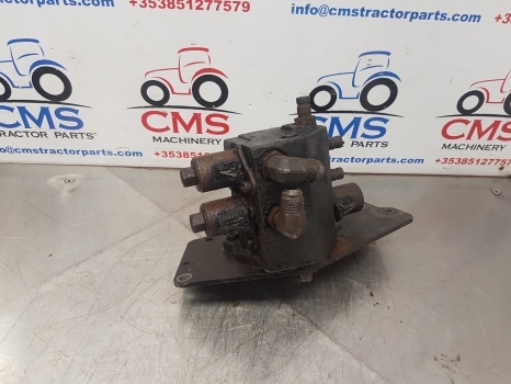 Massey Ferguson 5455 Wet Clutch Pressure Valve 3795681m14 - Embrague y piezas para Tractor: foto 3 Massey Ferguson 5455 Wet Clutch Pressure Valve 3795681m14 - Embrague y piezas para Tractor: foto 3