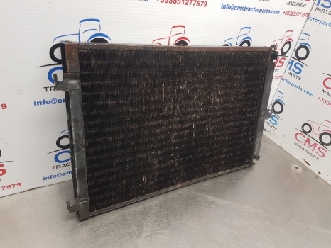 Massey Ferguson 6150, 4700, 5700, 6700 Ser Exchanger Condender, Cooler 4377730m4 - Sistema de refrigeración para Tractor: foto 4 Massey Ferguson 6150, 4700, 5700, 6700 Ser Exchanger Condender, Cooler 4377730m4 - Sistema de refrigeración para Tractor: foto 4