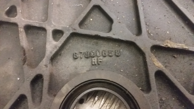 New Holland Fiat M135, 8360, 8560, M160 Engine Cover Plate 87800658 - Motor y piezas para Tractor: foto 3 New Holland Fiat M135, 8360, 8560, M160 Engine Cover Plate 87800658 - Motor y piezas para Tractor: foto 3