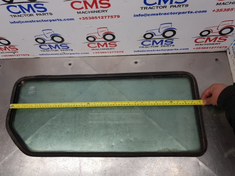New Holland Ford Fiat Case Tm, 60, Mxm, M 6635, Cab Back Glass Lower 82000485 - Ventana y piezas: foto 4 New Holland Ford Fiat Case Tm, 60, Mxm, M 6635, Cab Back Glass Lower 82000485 - Ventana y piezas: foto 4