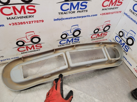New Holland T6000 Series T6070 Plus Trim Panel Top 82039017, 87646673 - Cabina e interior: foto 4 New Holland T6000 Series T6070 Plus Trim Panel Top 82039017, 87646673 - Cabina e interior: foto 4