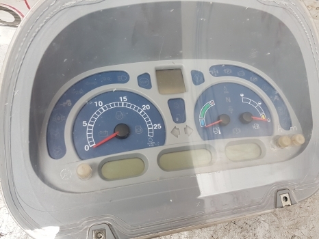 New Holland T7 .200 Instrument Cluster, Dash, Clock 47398380, 47535716, 84293392 - Salpicadero para Tractor: foto 2 New Holland T7 .200 Instrument Cluster, Dash, Clock 47398380, 47535716, 84293392 - Salpicadero para Tractor: foto 2