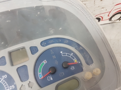 New Holland T7 .200 Instrument Cluster, Dash, Clock 47398380, 47535716, 84293392 - Salpicadero para Tractor: foto 4 New Holland T7 .200 Instrument Cluster, Dash, Clock 47398380, 47535716, 84293392 - Salpicadero para Tractor: foto 4