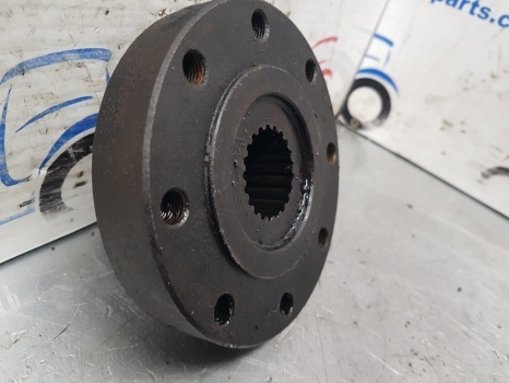 Ford 10 Series 7810 Carraro 709/19s2 Bevel Pinion Flange Car123399; 83957805 - Piezas de recambio para Tractor: foto 4 Ford 10 Series 7810 Carraro 709/19s2 Bevel Pinion Flange Car123399; 83957805 - Piezas de recambio para Tractor: foto 4